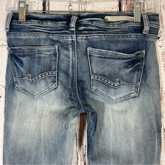 Almost Famous Denim Distressed Skinny Jeans Size 0 EUC - Picture 5 of 13